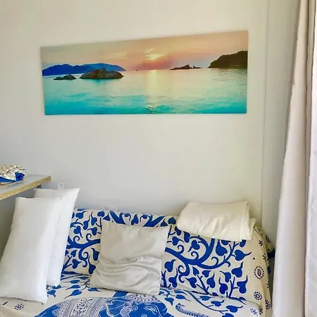 Lux Modern 1 Minute From Beach Apartment